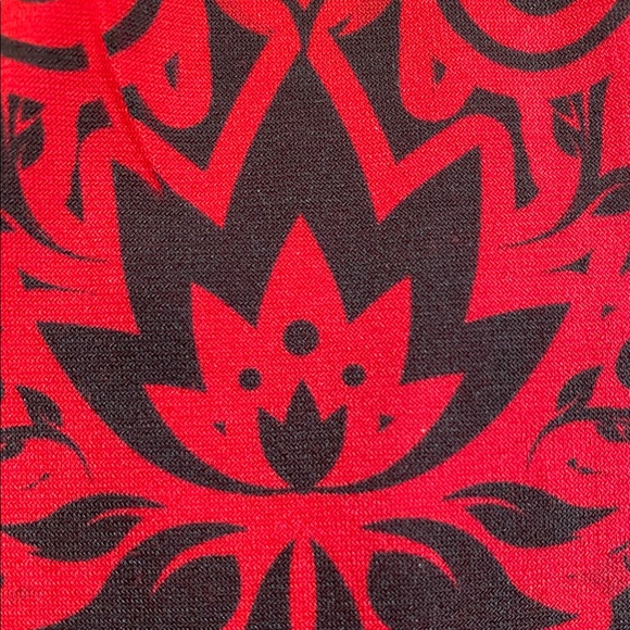 Lavish Sleeveless Top Red & Black - Picture 5 of 7